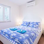 Mladinic Palace דירה *