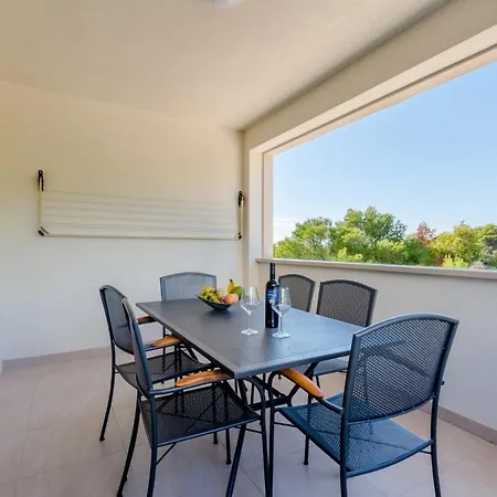 Mladinic Palace * Milna (Brac)