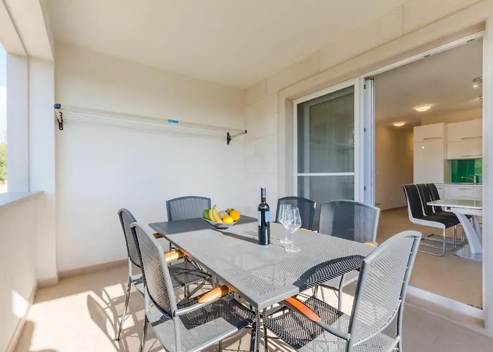 Mladinic Palace * Milna (Brac)