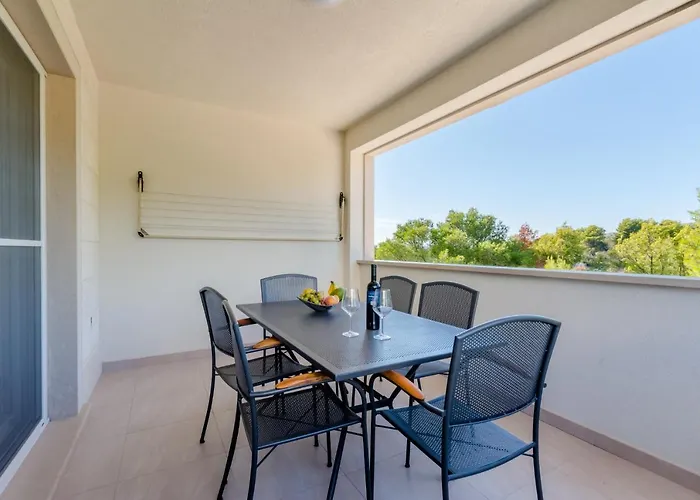 Mladinic Palace * Milna (Brac)