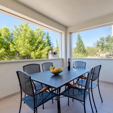 Mladinic Palace Apartment