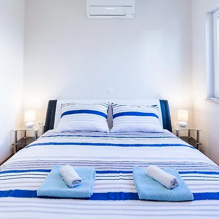 Mladinic Palace * Milna (Brac)