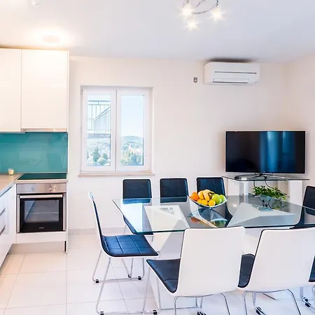 Mladinic Palace * Milna (Brac)