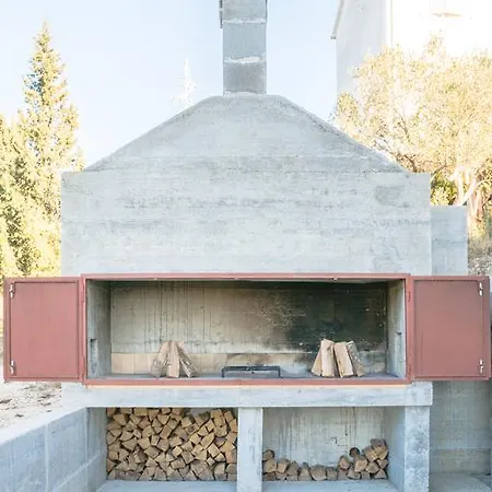 Mladinic Palace * Milna (Brac)