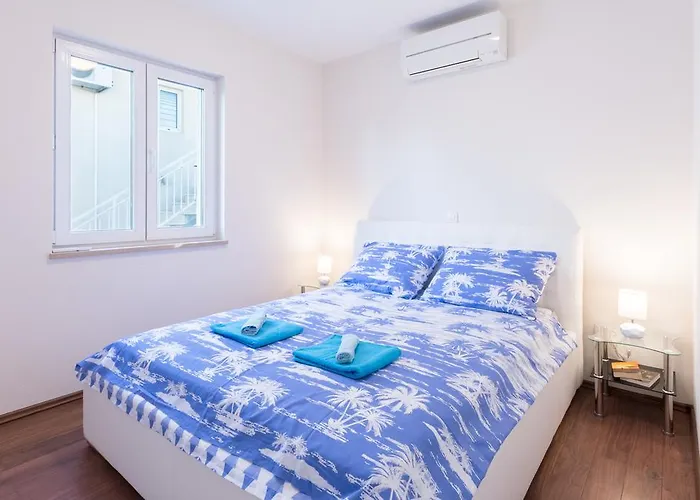 Mladinic Palace 아파트 *