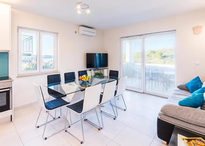 아파트 Mladinic Palace